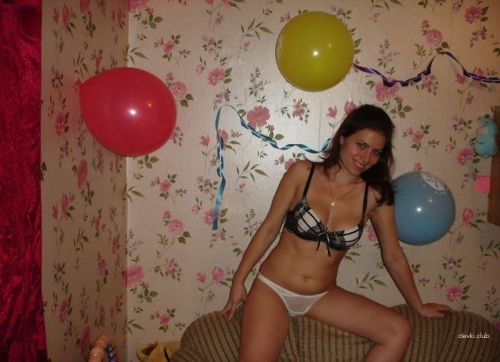Explicit Home Photoshoot of Young Cutie: Sultry and Seductive Poses
