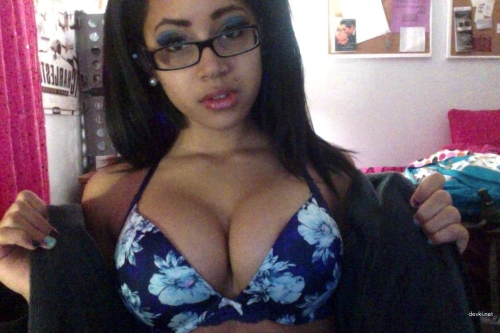 Sexy Bombshell with Curvy Body - Hot and Horny Babe in Explicit Action