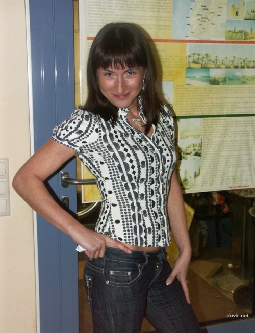 Armenian Woman Craving Sex: Explicit Desire for Hot Action