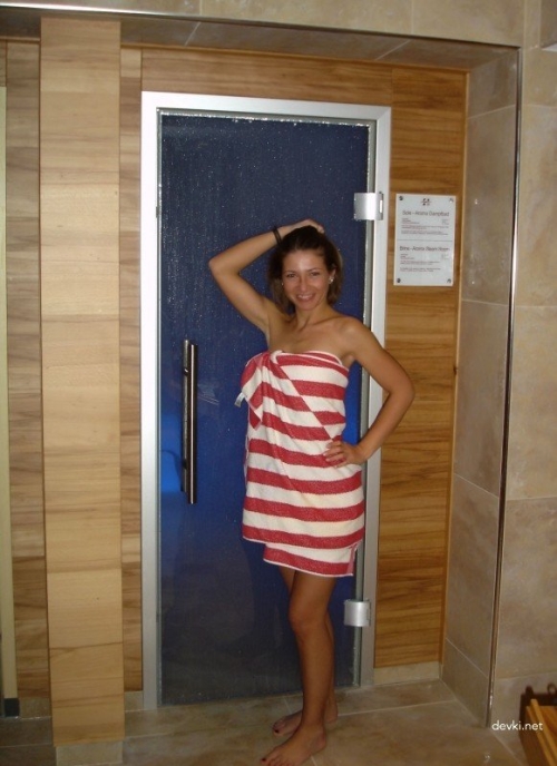 Naked Woman in Sauna: Explicit Hot Bathhouse Scene