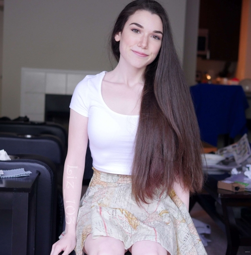 Anal Slut Loves Fucking Herself in the Ass