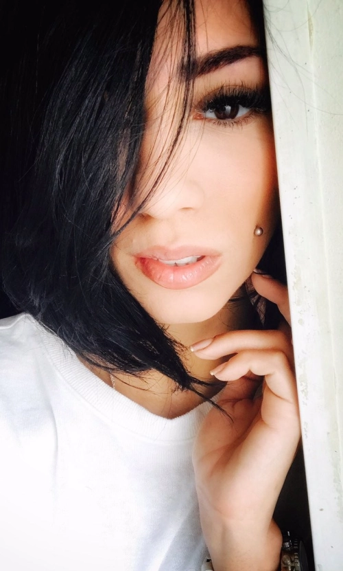 Hot Pussy Exposes Boobs in Explicit Photo Shoot