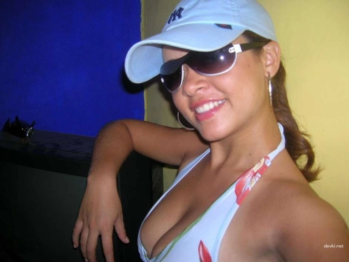 Amateur Busty Girl Photo: Hot and Explicit Boobs Close-Up Shot
