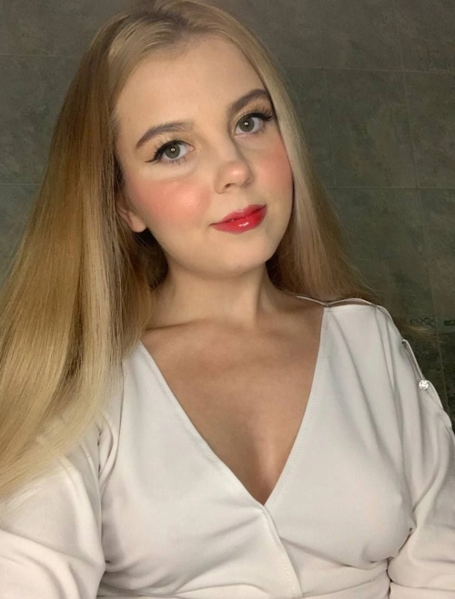 Young Hottie Selfishly Fingered Herself - Explicit Solo Play Scene