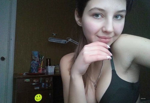 Explicit Leaked Photos of Young Brunette - Uncensored Private Pics