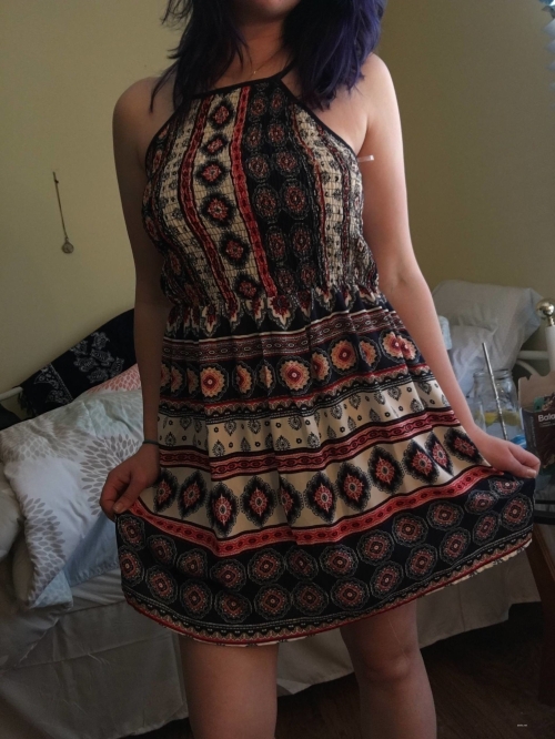 Voluptuous Beauty Shows Off Her Body Curves for Your Viewing Pleasure