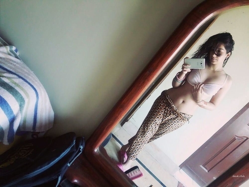 Naked Egyptian Woman Poses at Home: Uncensored Photo Shoot