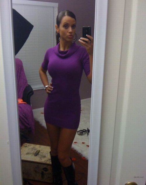 Hot Selfie in Mirror: Sexy Girl Takes Explicit Phone Pic