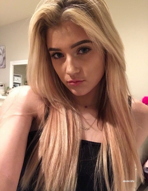 Sexy Blonde Spreading Legs and Exposing Pussy for Camera