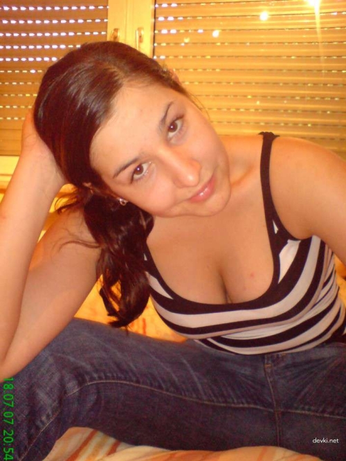 Seductive Babe Exposed: Hot and Horny Slut Spreads Wide for Your Pleasure