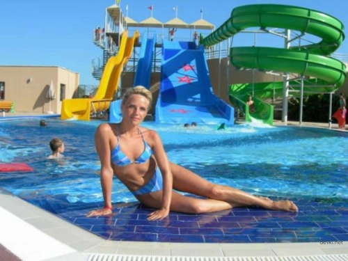 Private Explicit Photo of Slender Woman: Sensual and Seductive!