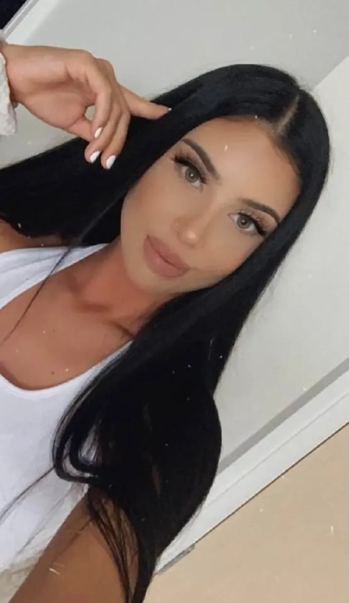 Sultry Brunette Shows Close-Up Pussy - Explicit XXX Close-Up Shot