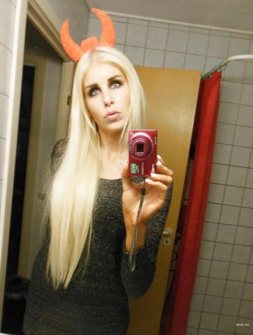 Hot Selfie Porn: Naughty Solo Play with Russian Babe