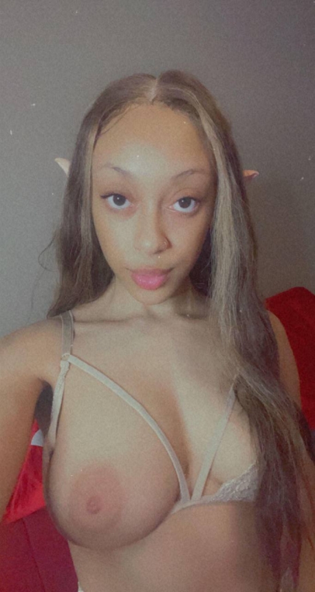 Sultry Ebony Beauty with Perfect Curves: Explicit Photo Gallery