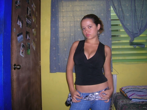 Seductive Latina Babe in Amateur Photos: Hot and Steamy!