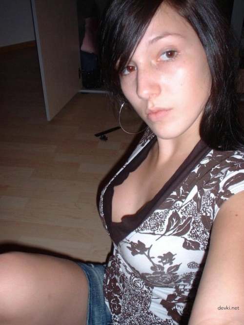 Explicit Girl Showing Pussy: Hot Russian Babe Exposing Her Vagina