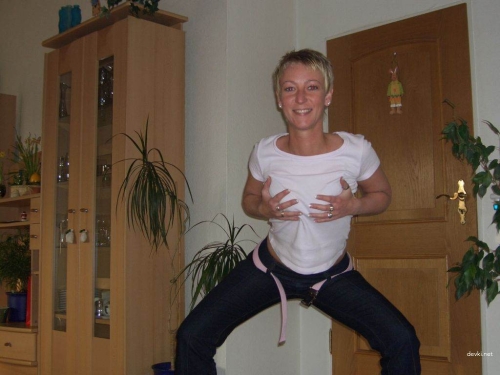 Mature Woman with Short Hair in Amateur Porn - Explicit MILF Action
