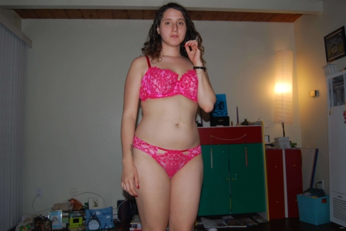 Curvy Amateur Babe Solo Masturbation