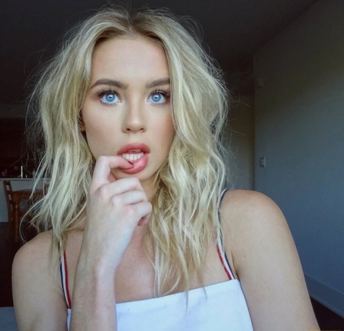 Saturday's Girl of the Day - Amber Davis (29 Pics) Bold and Explicit Photos