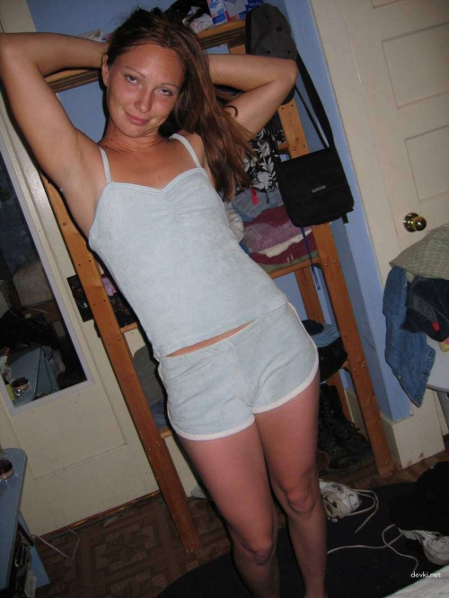 Private Photo of Tanned Girl: Sultry Beach Beauty Exposed