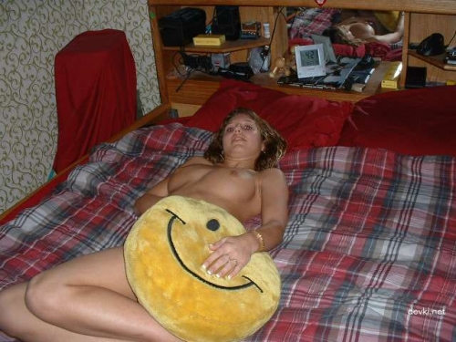 Naked Beauty on Bed: Explicit Russian Babe Shows All
