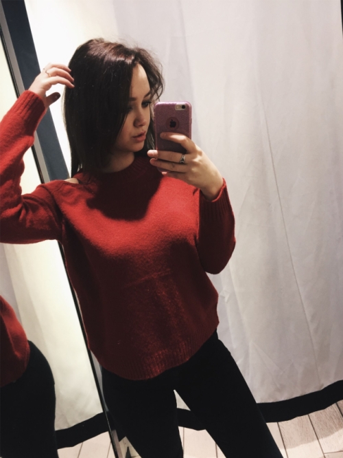 Big Boobs Young Chick: Explicit Busty Girl Photo