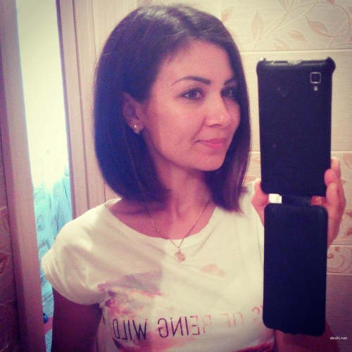 Brunette Taking Explicit Selfies in Mirror