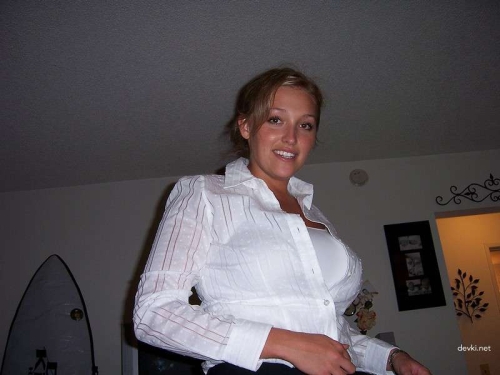 Curvy Homemade Porn Archive: Busty BBW Gets Naughty