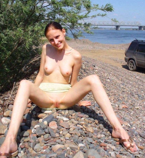 Sexy Brunette Outdoors and Indoors: Explicit Nude Photoshoot