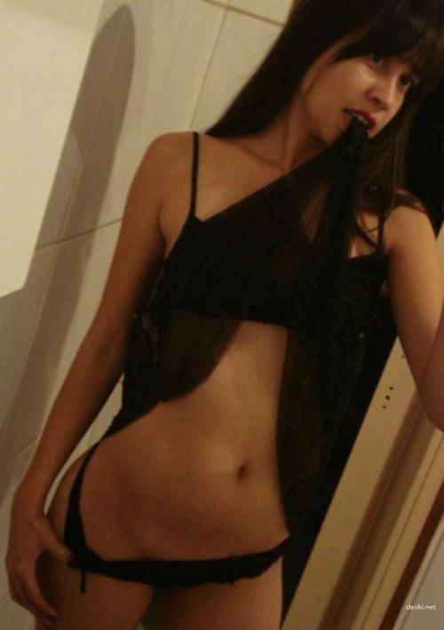 Amateur Erotic Photos of Cute Girl - Explicit and Sensual Content for Adults