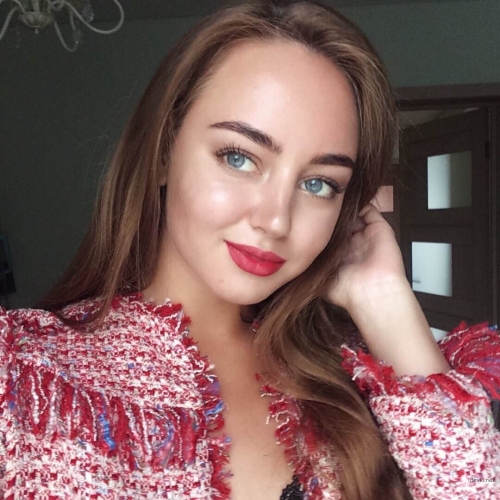 Sexy Girl Exposes Bare Breasts in Provocative Display