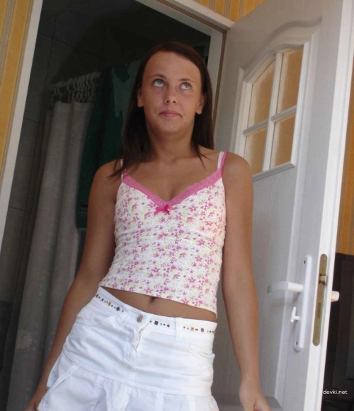 Young wife deepthroats cock - Explicit blowjob porn photo