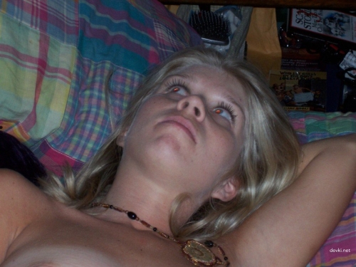 Amateur Girl's Explicit Homemade Photos - Uncensored XXX Pics