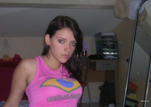 Private Photo of Young Girl Exposed: Explicit Teen Selfie in Lingerie