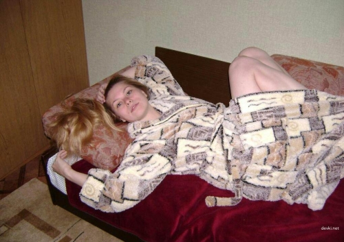 Exhibitionist Slut Shows Off Her Pussy and Gives Sloppy Blowjob