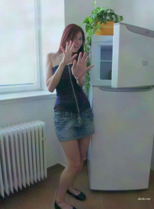 Amateur Girl's Sexy Photoshoot by the Fridge: Hot and Steamy Kitchen Temptations