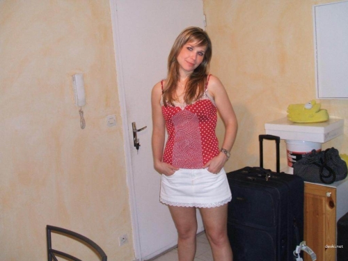 Hairy Pussy Girl Loves Posing - Explicit Amateur Porn Photo