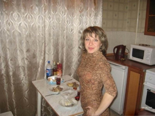 Hot Wife's Explicit Photoshoot for Husband: Seductive Boudoir Session