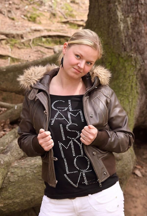 Hot babe stripping in the forest - Explicit outdoor nudity