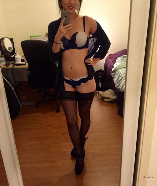 Hot Asian Babe Takes Erotic Selfies - Explicit Young Asian Girl Selfie Photos