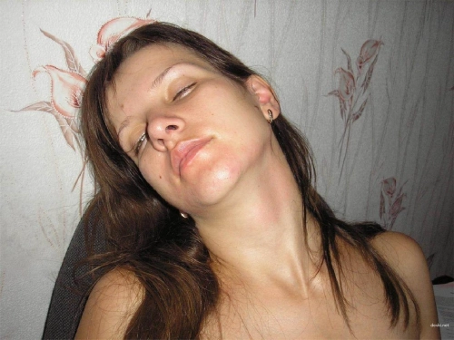 Naked Brunette Masturbating by Computer - Explicit Solo Porn
