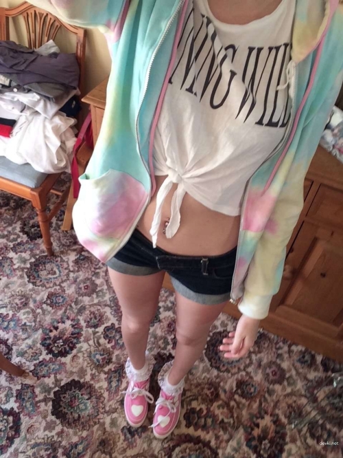 Sexy College Student Poses Nude for Provocative Photoshoot