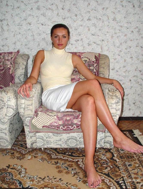 Big Boobed Friend Poses Naked - Explicit Busty Girl Photo