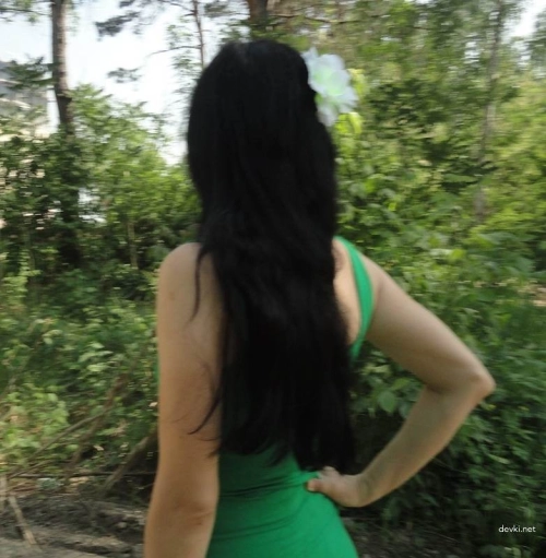 Strolling in the Park Without Panties: Explicit Outdoor Exhibitionism