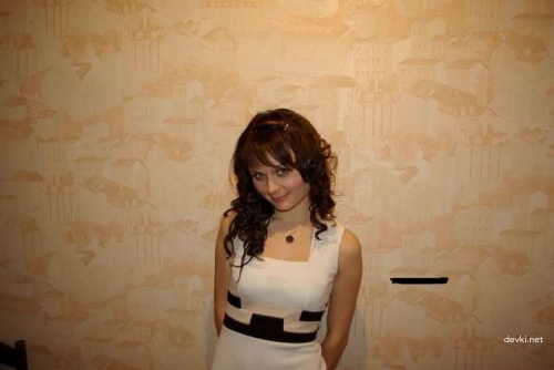 Amateur Beauty's Explicit Photoshoot: Seductive Poses and Sensual Shots