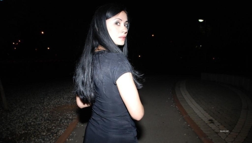 Evening Bench Pussy Flashing - Explicit Outdoor Masturbation