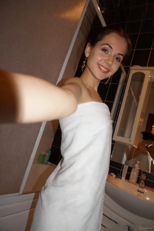 Seductive Brunette Loves to Pose Nude: Hot Naked Photoshoot Model