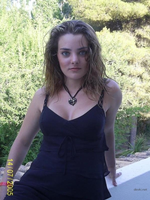 Naughty Girlfriend's Intimate Photo Leaked Online - Unaware of Boyfriend's Betrayal