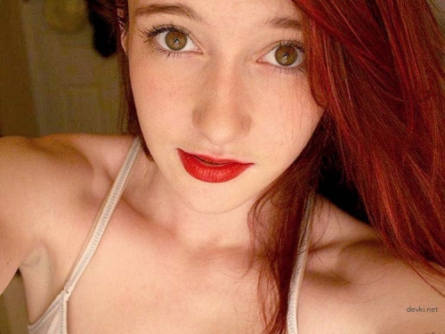 Sexy Busty Girl: Stunning Cleavage and Curves