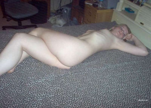Private Erotic Photoshoot of Cute College Student - Explicit Amateur Nudes